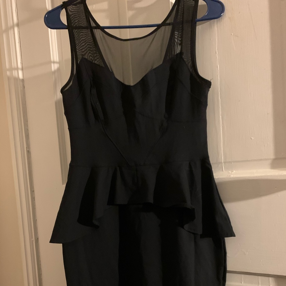 Dresses - Picture 3 of 7